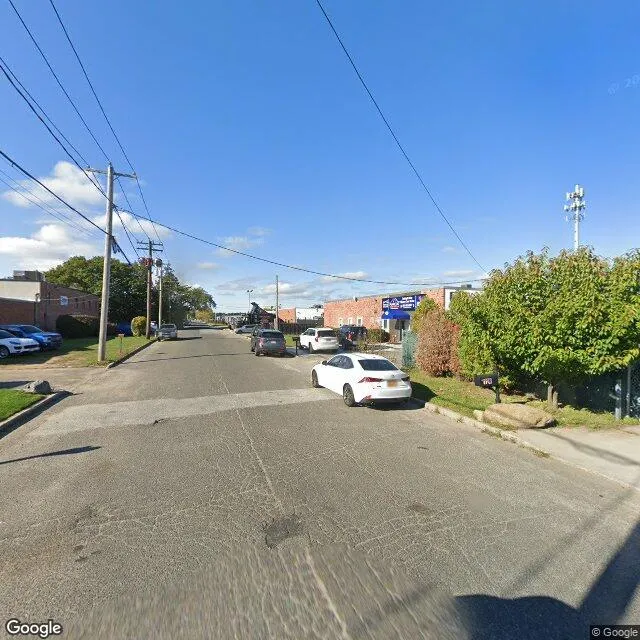 127 Dale St, West Babylon, New York 11704-1103