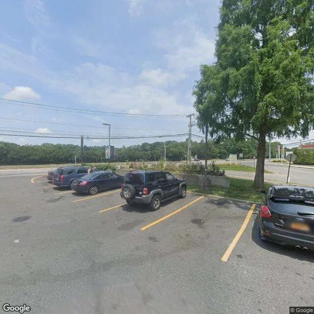 635 Powells Ln, Westbury, New York 11590