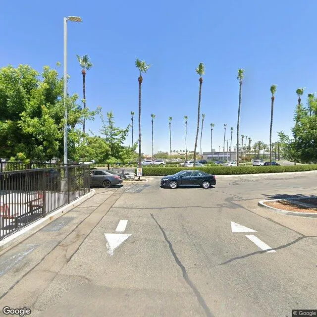 7646 N Blackstone Ave, Fresno, California 93720-4300